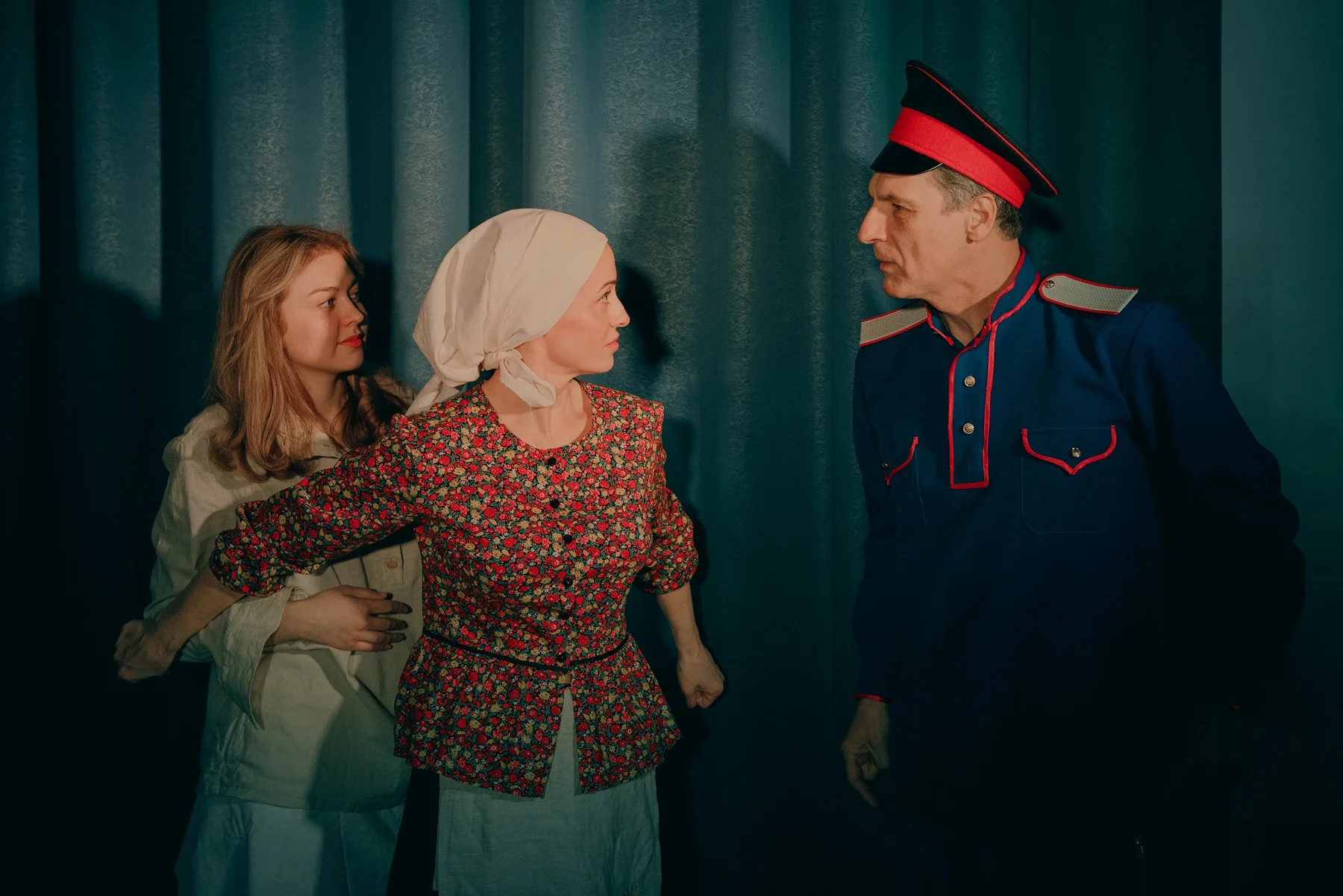 Настоящая сцена «Атамана Платова»: разговор казака и двух женщин
